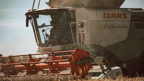 The Surprising Automotive Roots of Modern Combine Harvester Technology